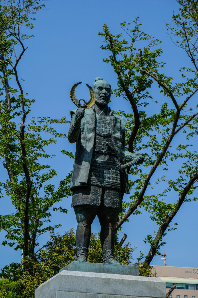 A large bronze statue of Tokugawa Ieyasu on the grounds of Hamamatsu Castle.
